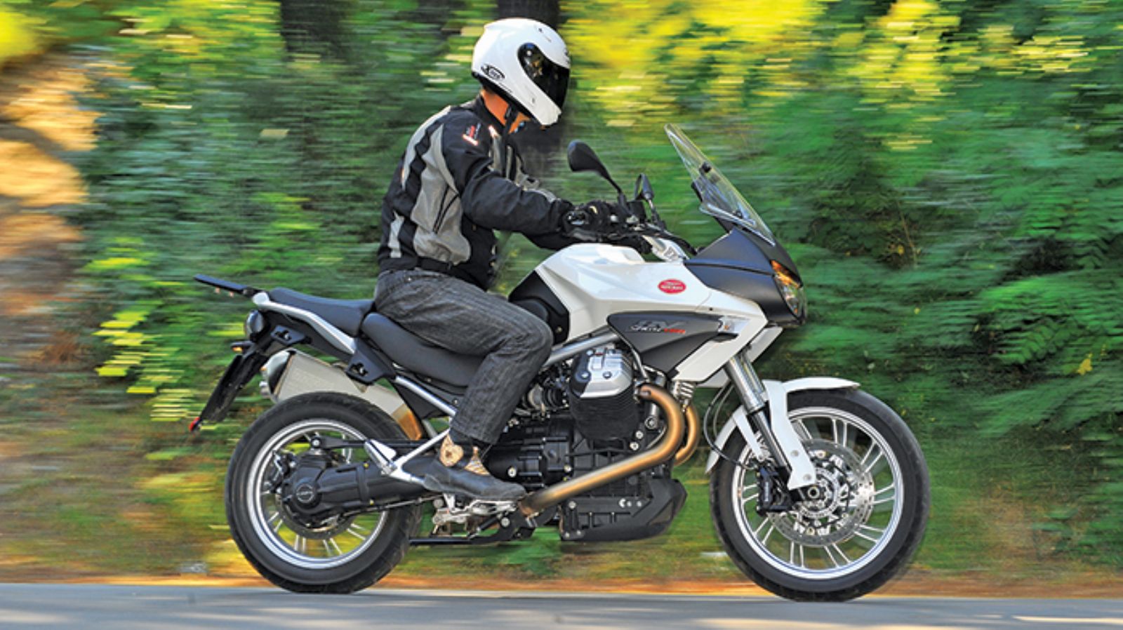 Μια εντυπωσιακή μοτοσυκλέτα, με προσωπικότητα, ευχάριστη και εύκολη στην οδήγηση.